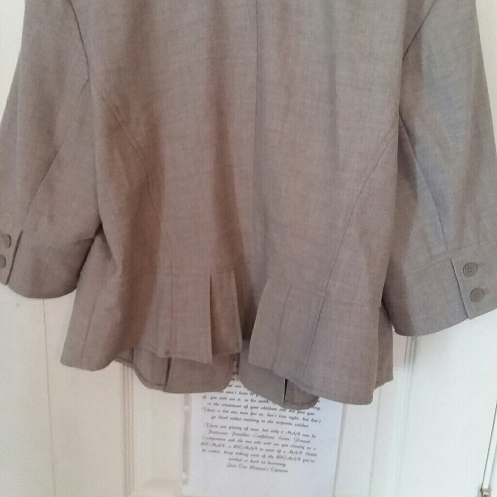 Blazer - Picture 2 of 8